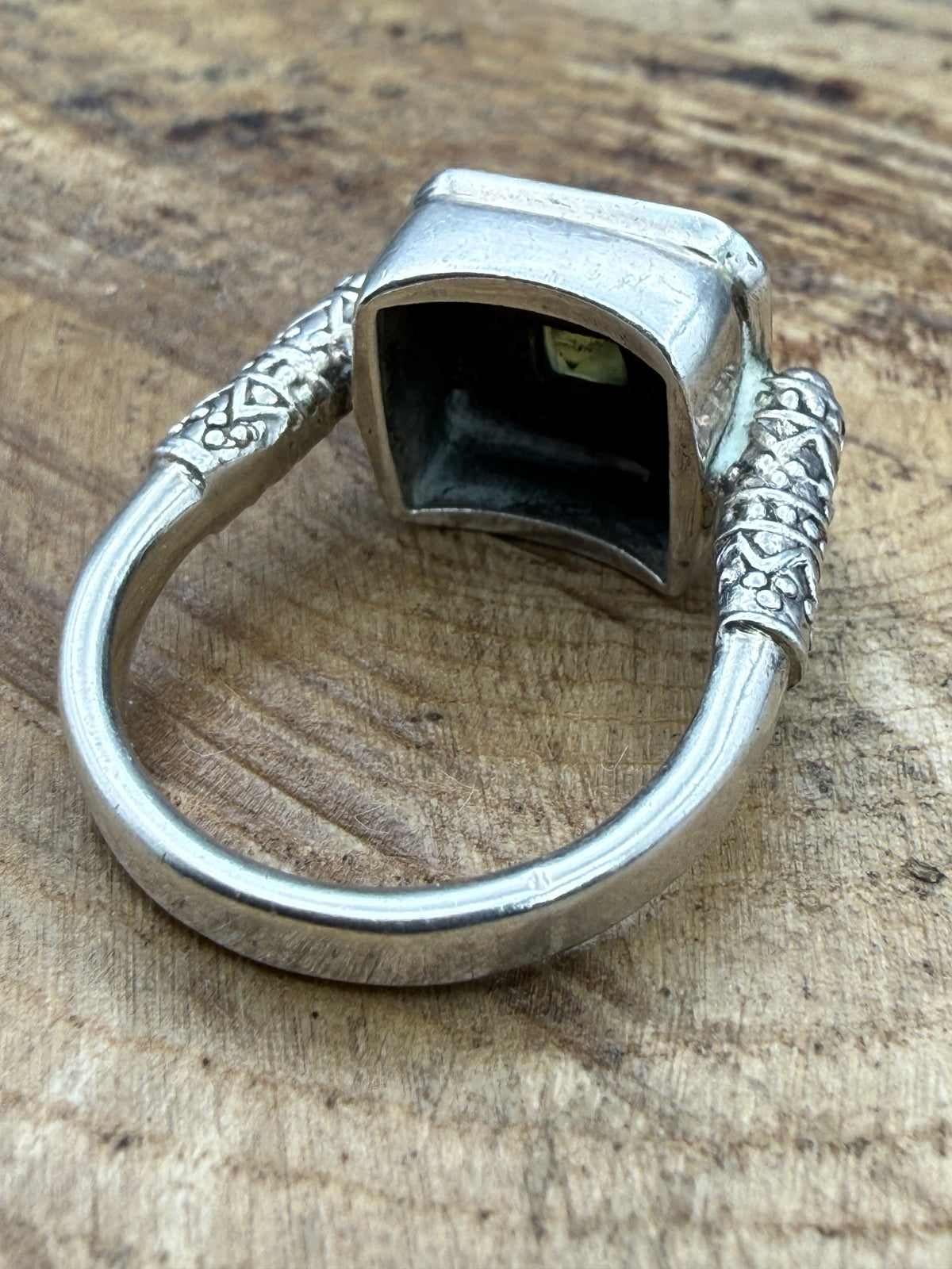 Vintage Balinese Style Silver Peridot Ring