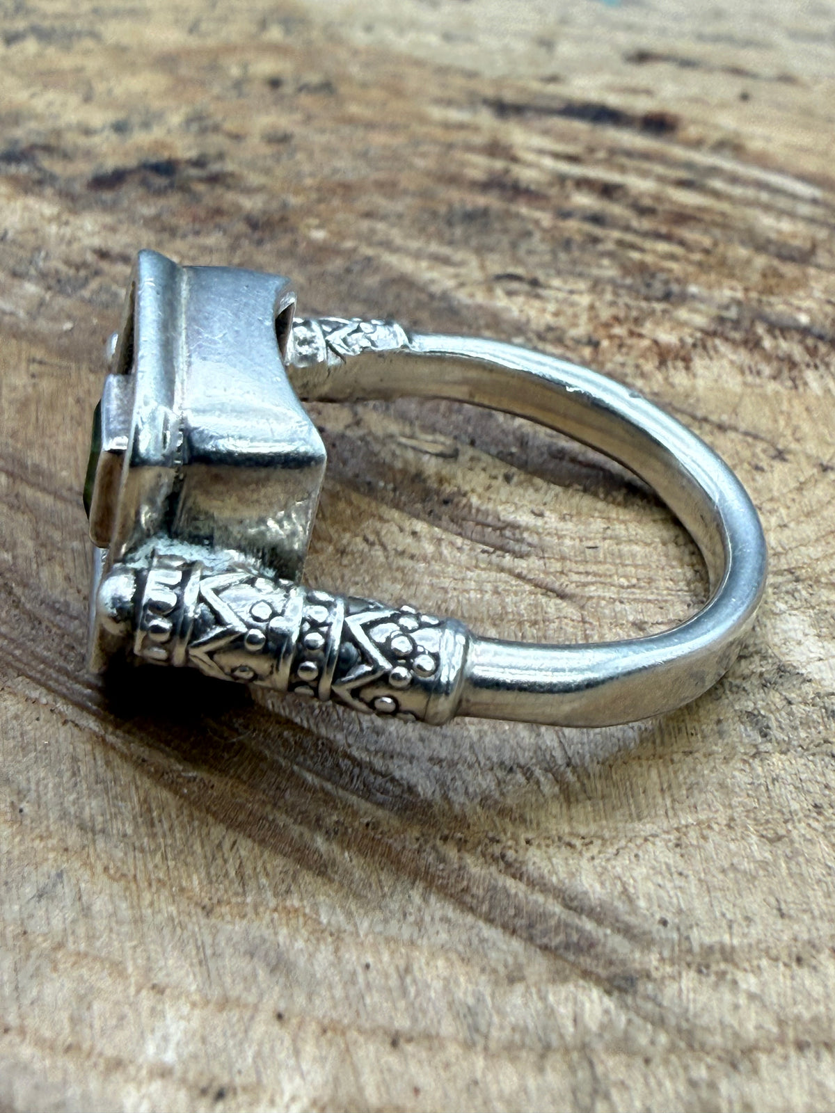 Vintage Balinese Style Silver Peridot Ring