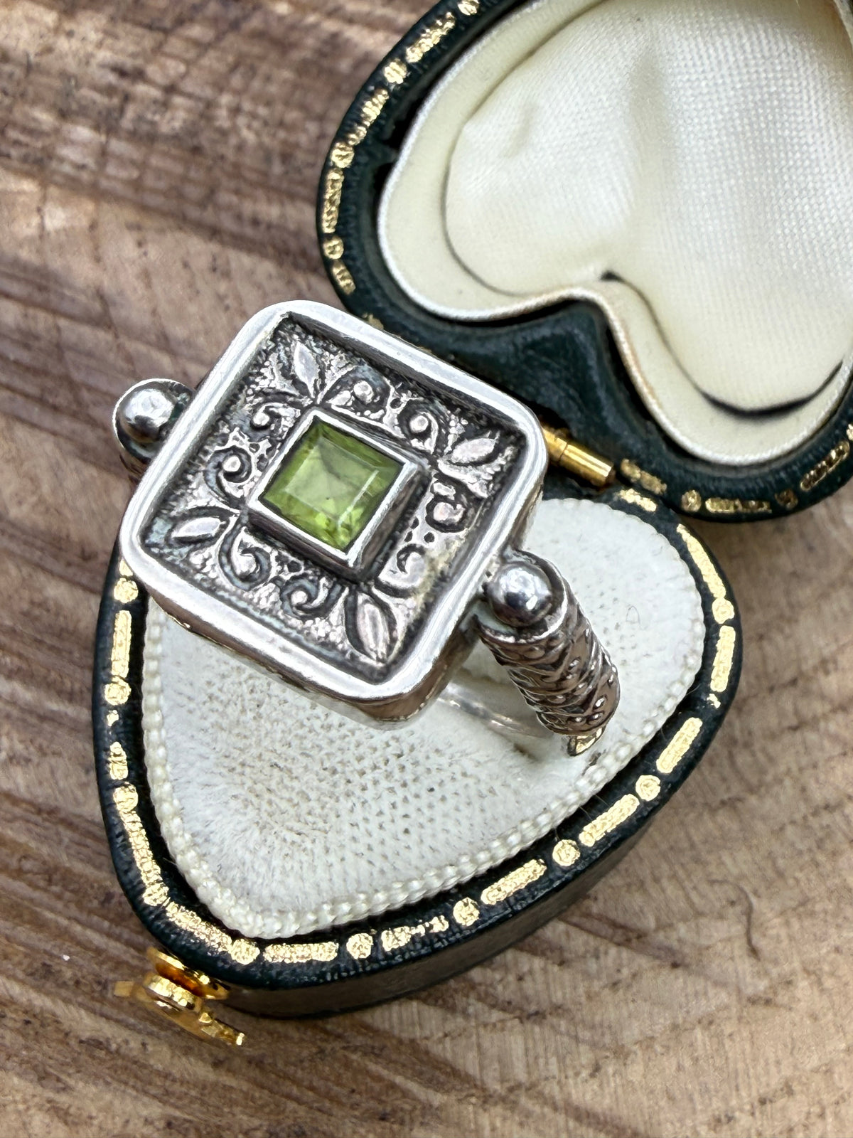 Vintage Balinese Style Silver Peridot Ring