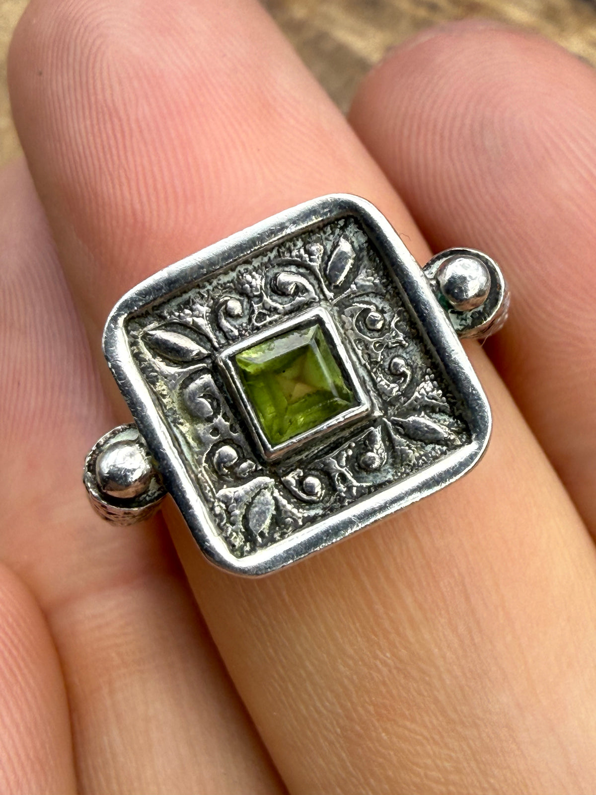 Vintage Balinese Style Silver Peridot Ring