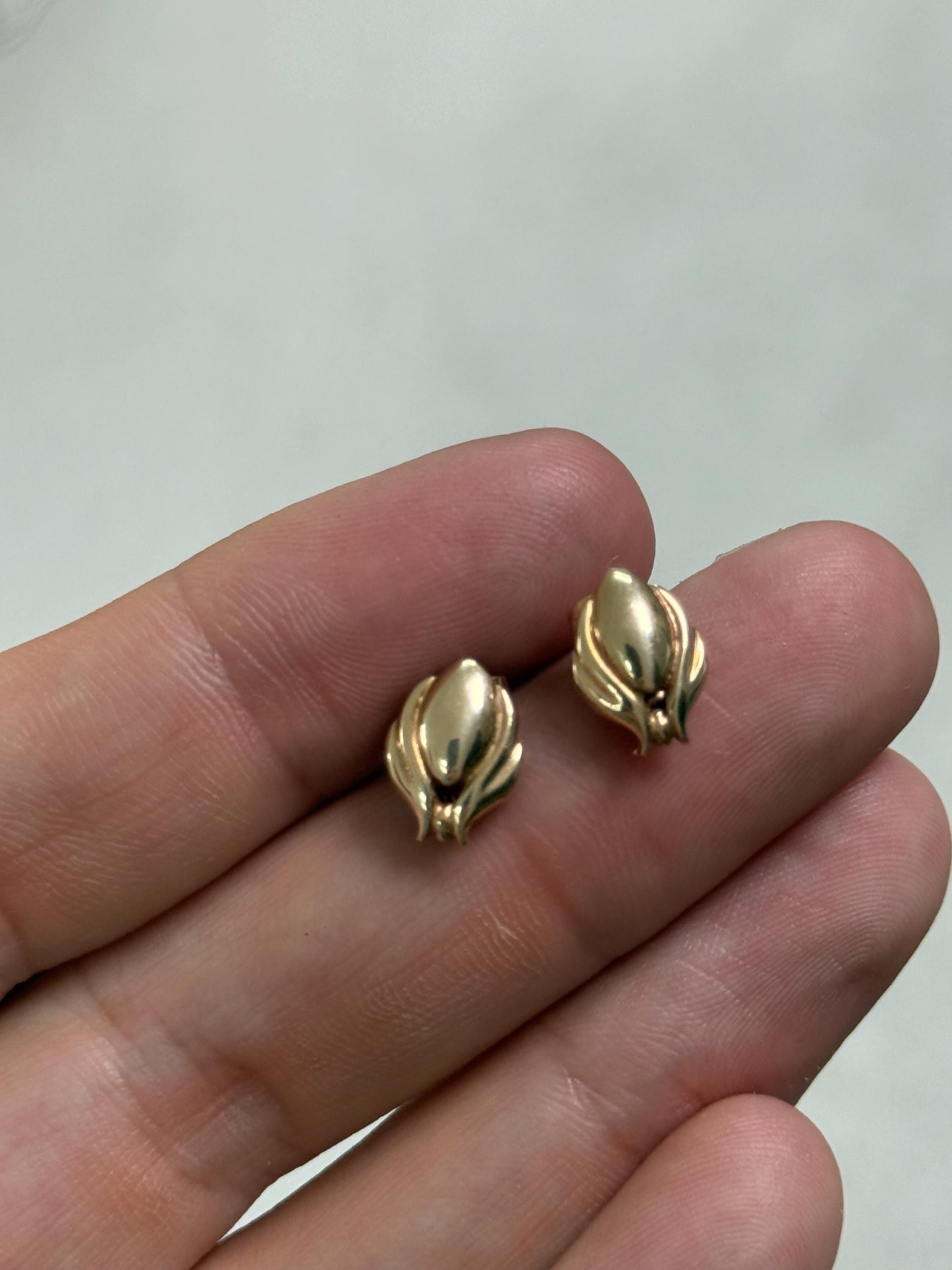 Vintage 9ct Gold Tulip Stud Earrings