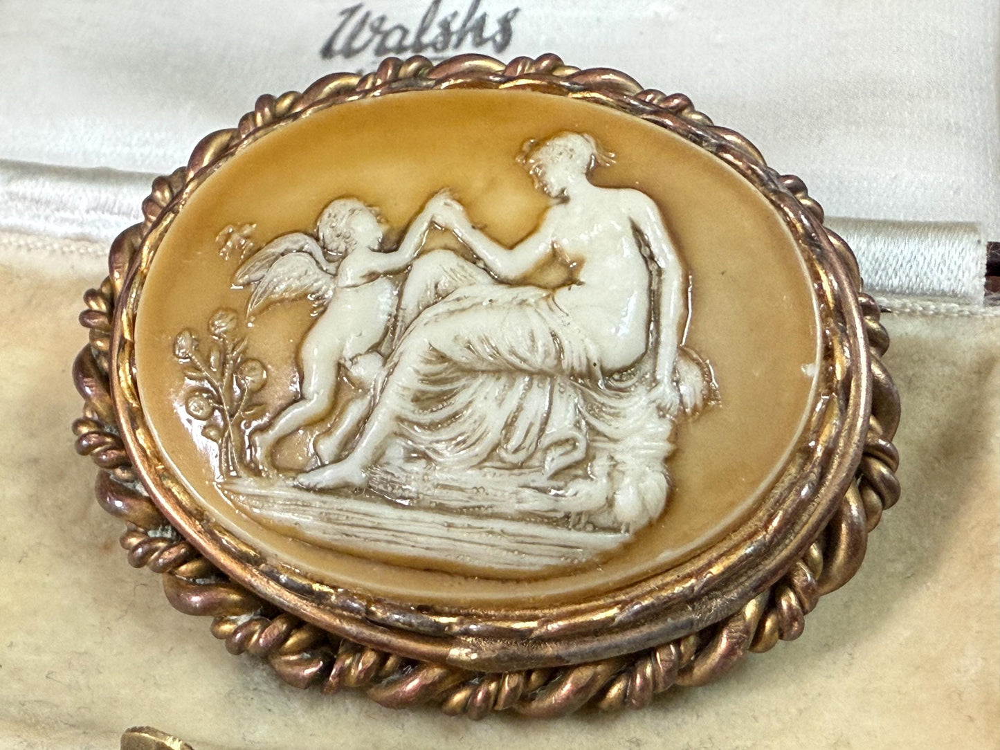 Antique Venus & Cupid Cameo Brooch