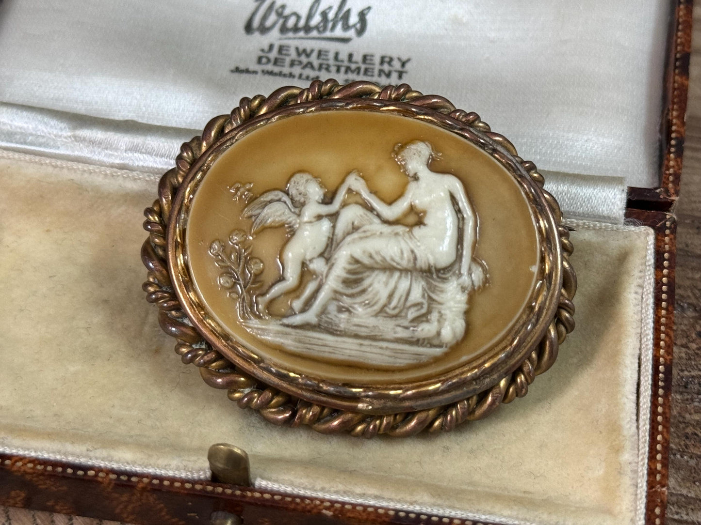 Antique Venus & Cupid Cameo Brooch
