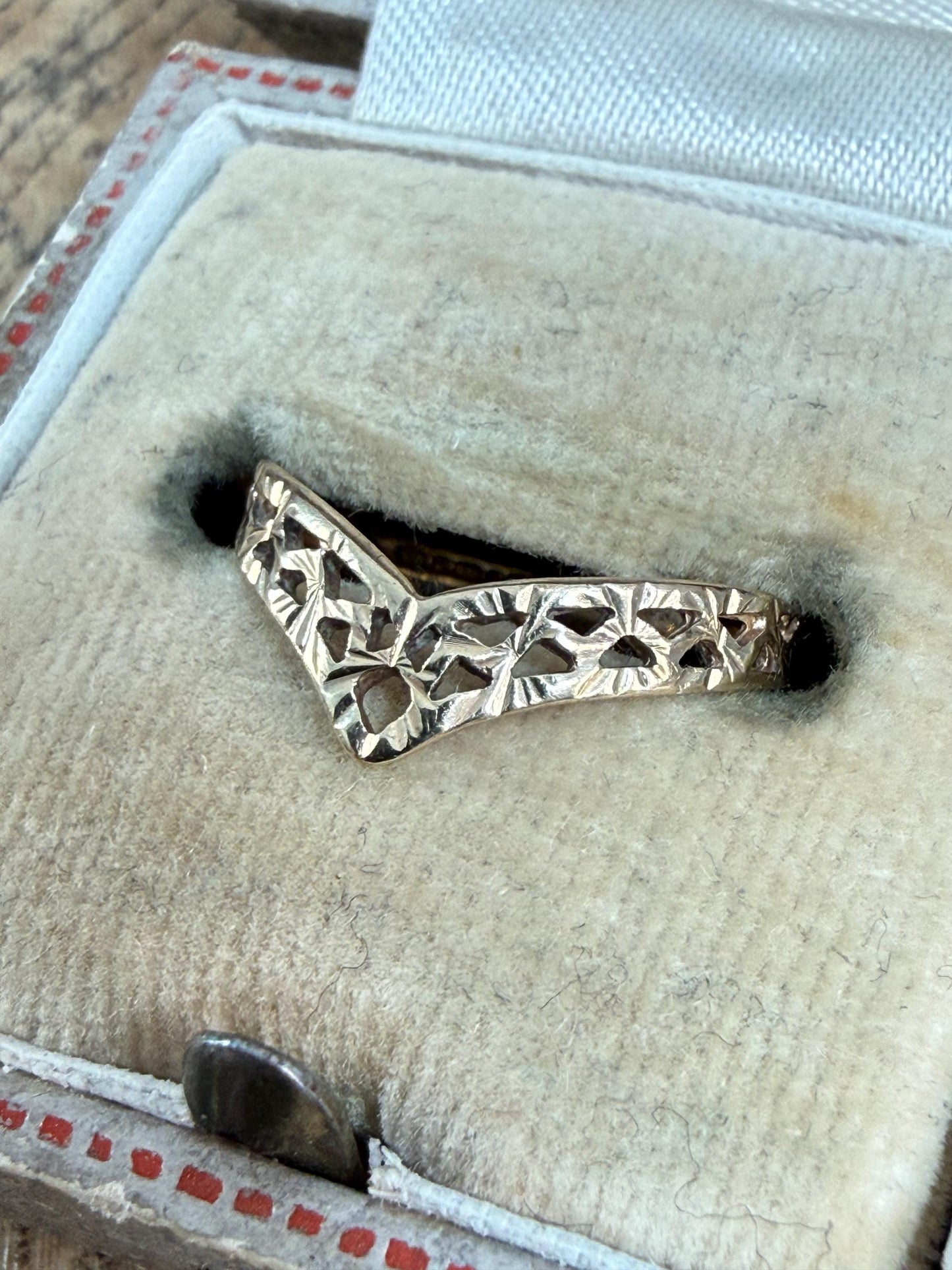 Vintage 9ct Gold Wishbone Latticed Ring