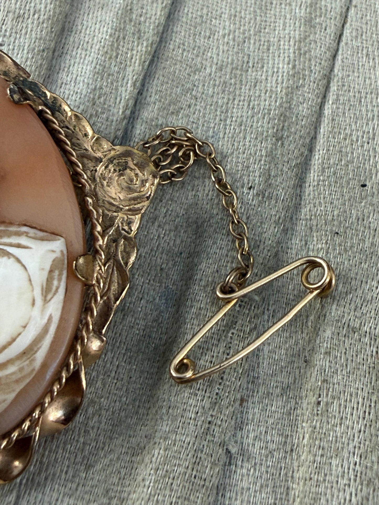 Antique 12ct Rolled Gold Shell Cameo Brooch