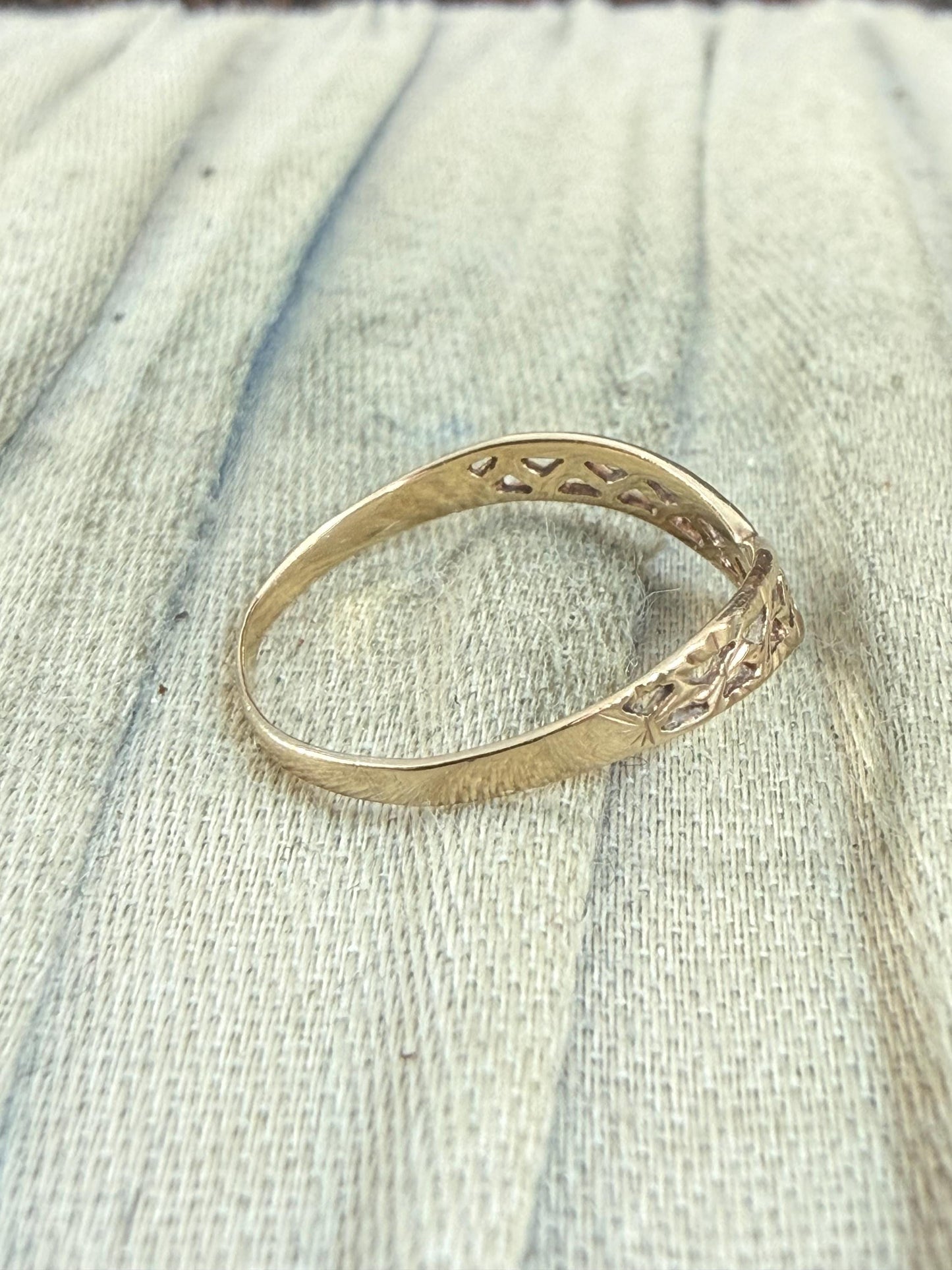 Vintage 9ct Gold Wishbone Latticed Ring