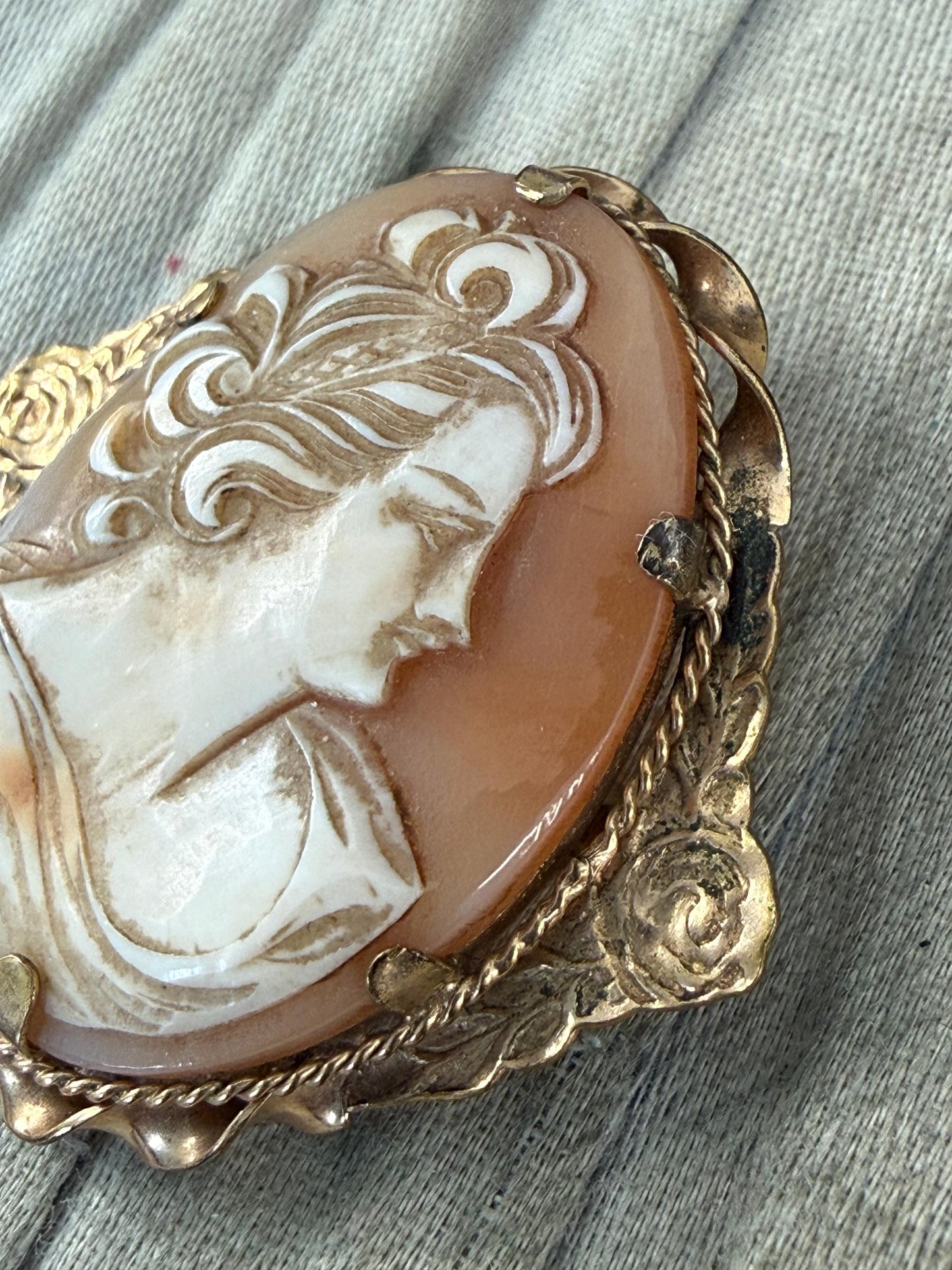 Antique 12ct Rolled Gold Shell Cameo Brooch