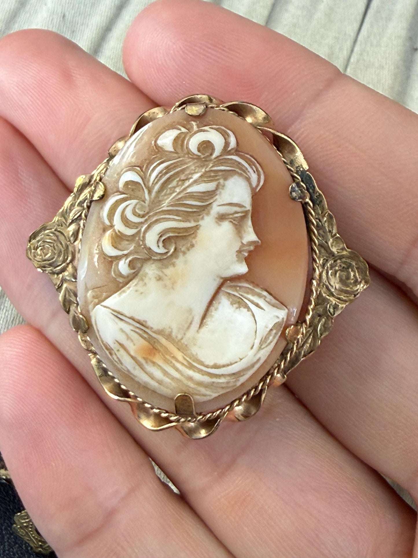 Antique 12ct Rolled Gold Shell Cameo Brooch