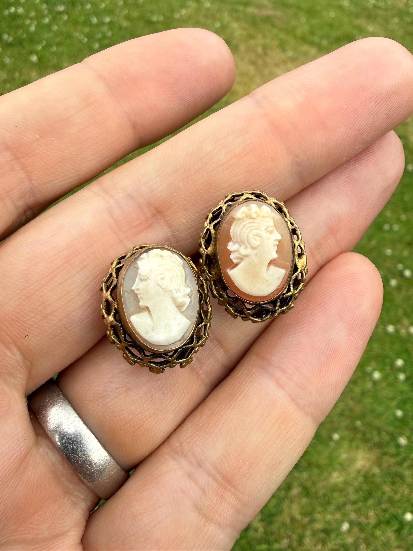 Vintage Cameo Screw Back Shell Earrings